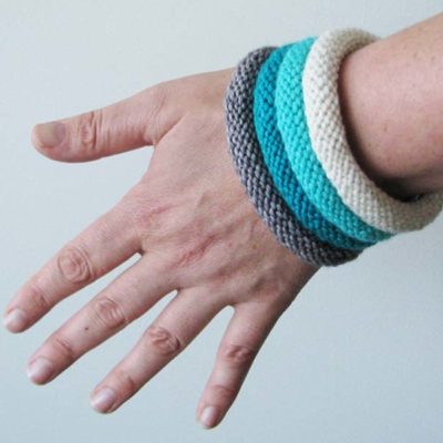 EASY KNITTED BANGLE